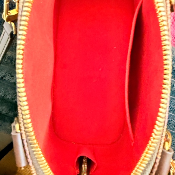 Louis Vuitton Alma Bag - Picture 3 of 9